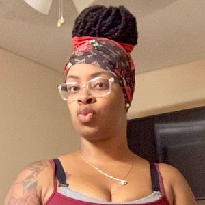 Meet your Posher, Fatima